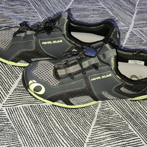 Pearl Izumi Black and Lime Cycling Shoes - Picture 1 of 16